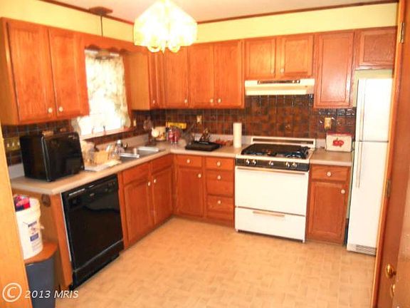5th image of 76 Laurel Lake Dr