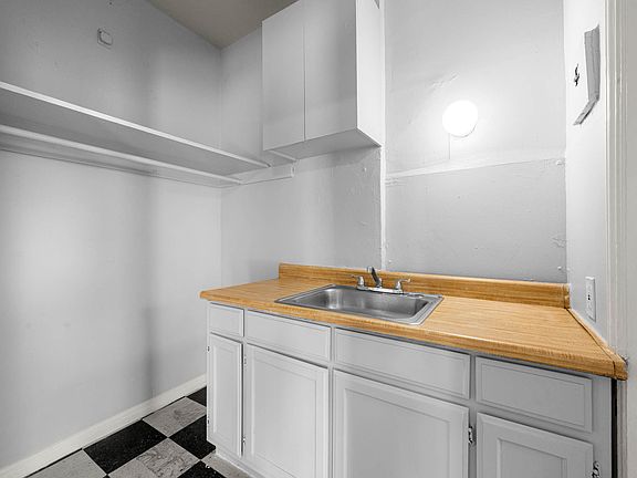 5th image of 1516 N Hobart Blvd APT 208