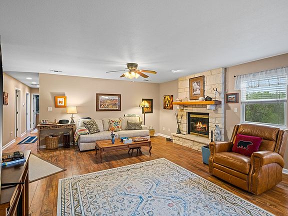4th image of 102 Stacy Ln