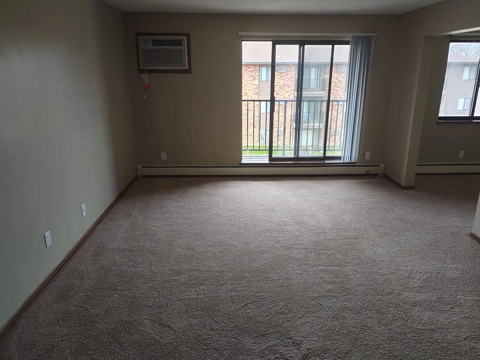 Regency East Apartments — Photo 2