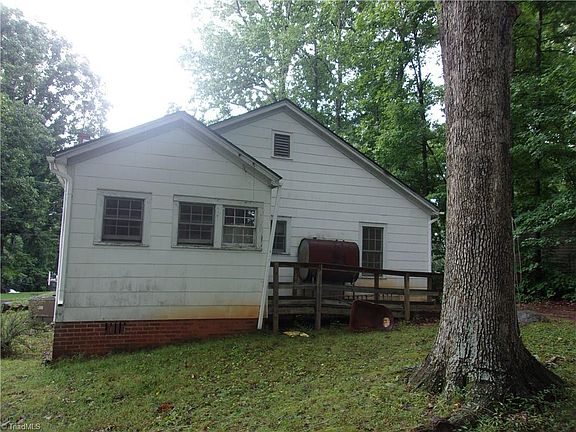 5th image of 1311 Sunset Dr