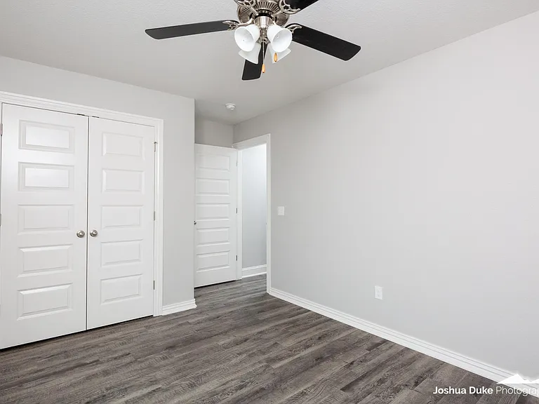5924 W Mecklin St — Photo 5