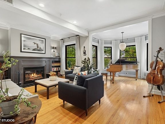3rd image of 3737 N Pine Grove Ave #3S