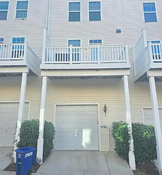 700 S Macon St — Photo 2