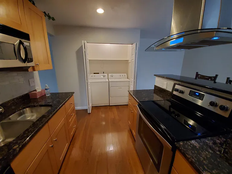 Kitchen-laundry