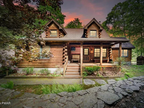 121 N Chokeberry Dr, Milford, PA 18337