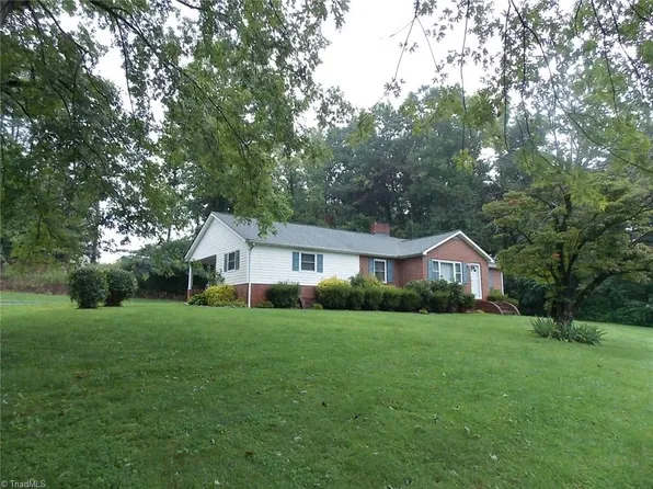 3118 Red Brush Rd, Mount Airy, NC 27030