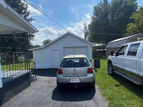 3rd image of 1210 Charlevoix Ave