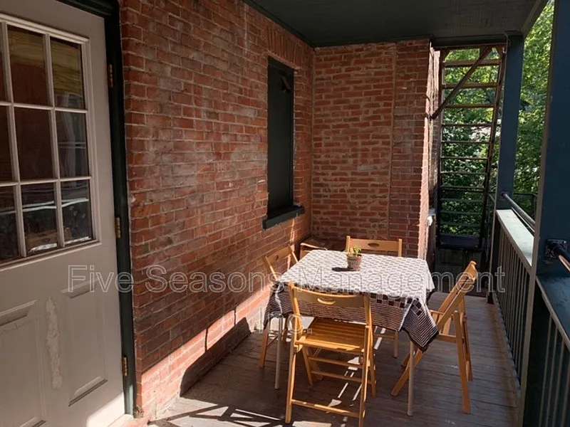 4 bed, 2.0 bath, 1200 sqft, $4,200 — Photo 2
