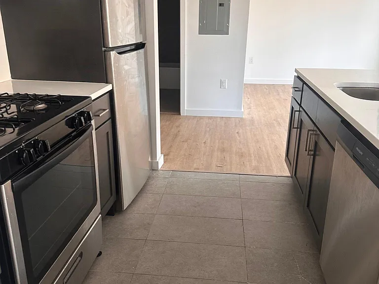 35 Mulberry St #402 — Photo 3