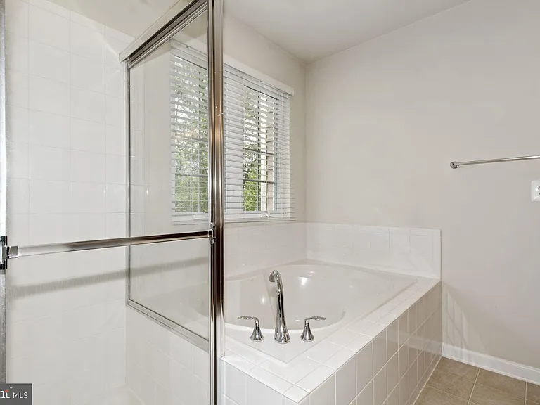2221 Congresbury Pl — Photo 24