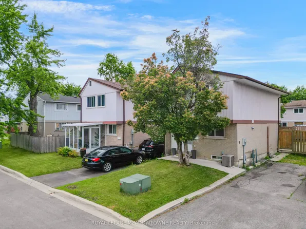 9 Hardcastle Ct, Brampton, ON L6S 2B2