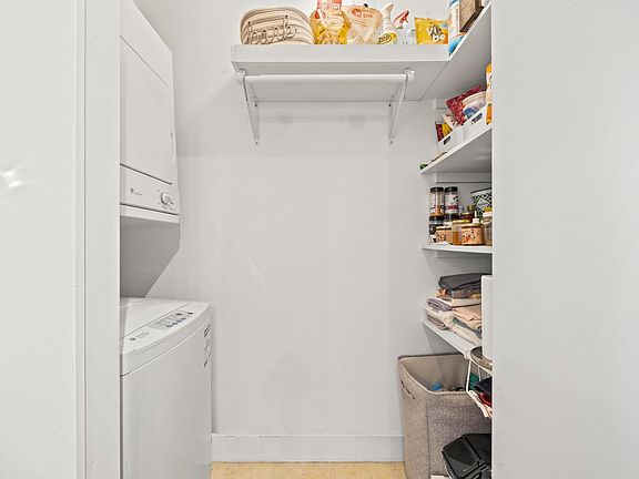 4th image of 6033 Katsura St #209