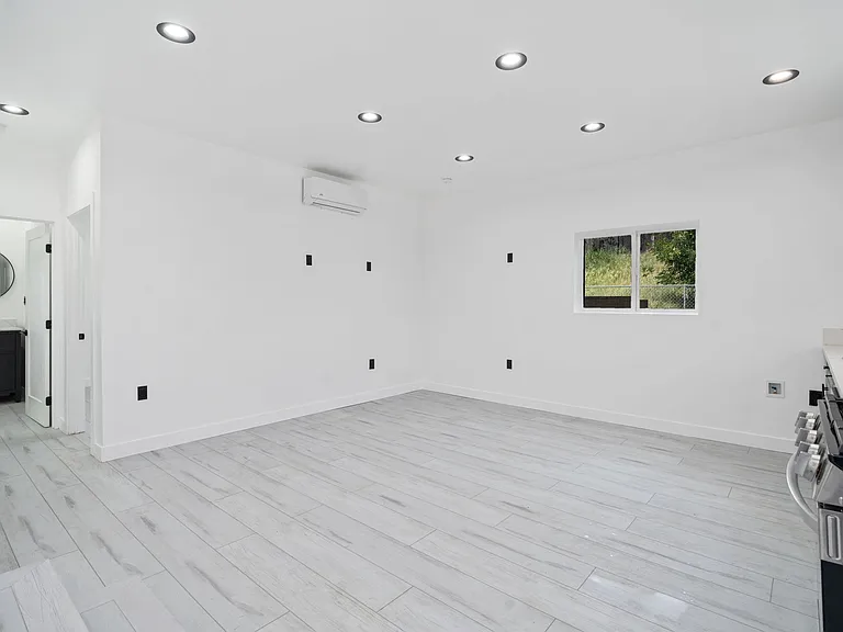 16602 Superior St — Photo 11