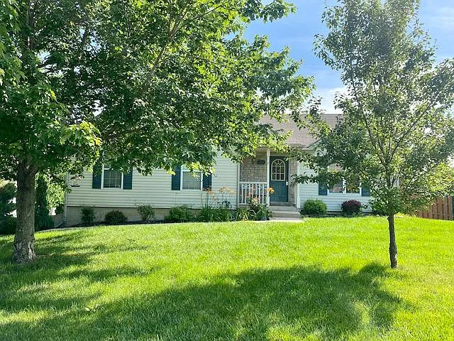 4 bed, 1616 sqft, $2,200 — Photo 2