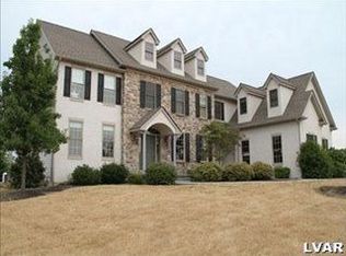 5528 Sunset Dr, Schnecksville, PA 18078