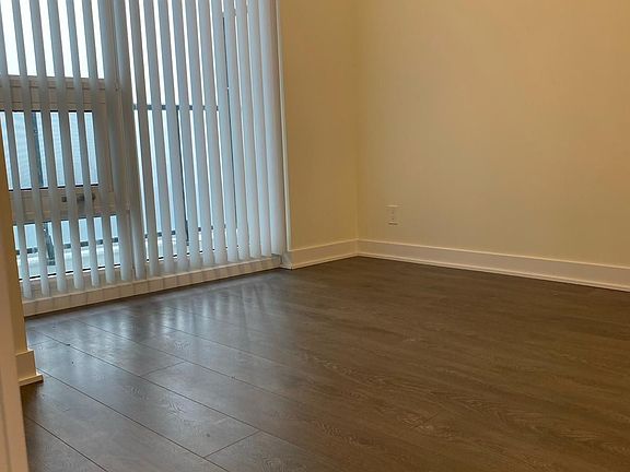 4th image of 2221 Yonge St #2107