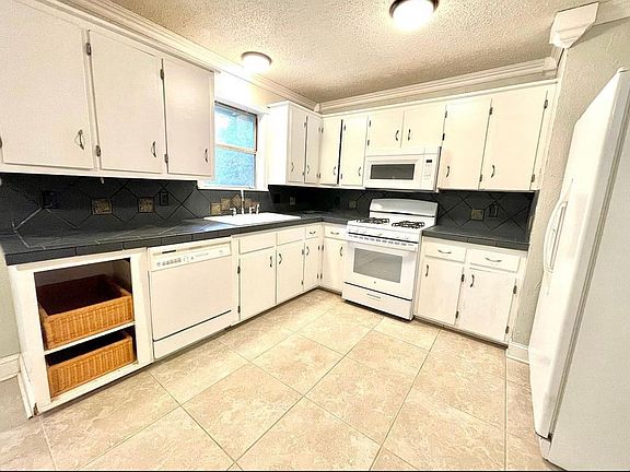 5th image of 312 W Willow Ave