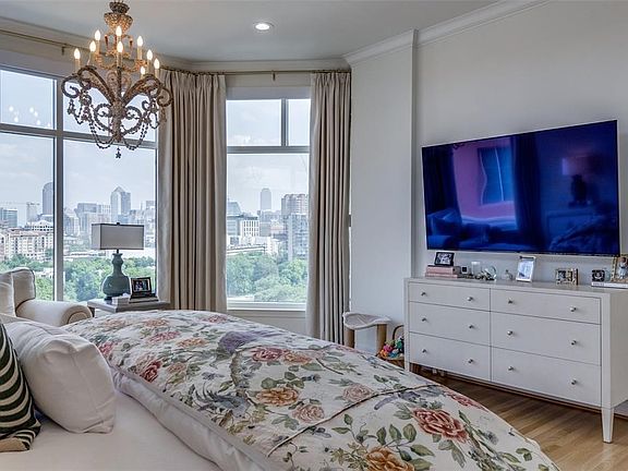 3rd image of 2828 Hood St APT 806