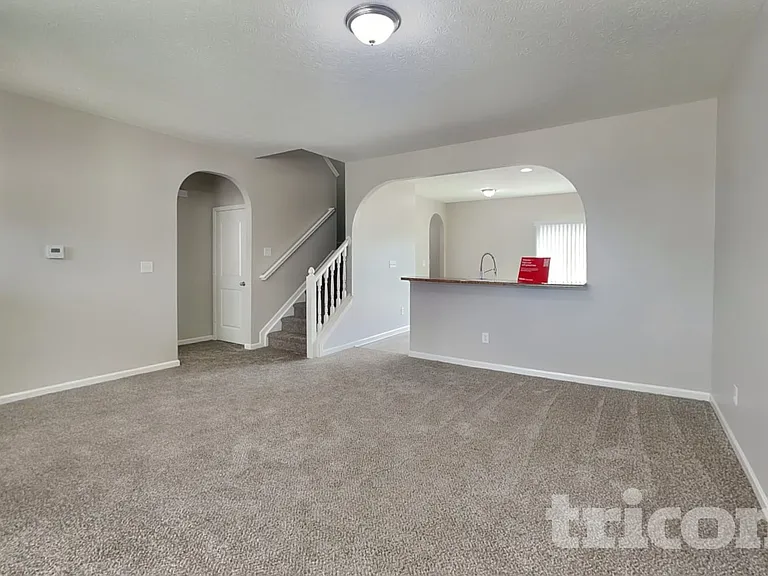 2027 Shadow Creek Blvd — Photo 2