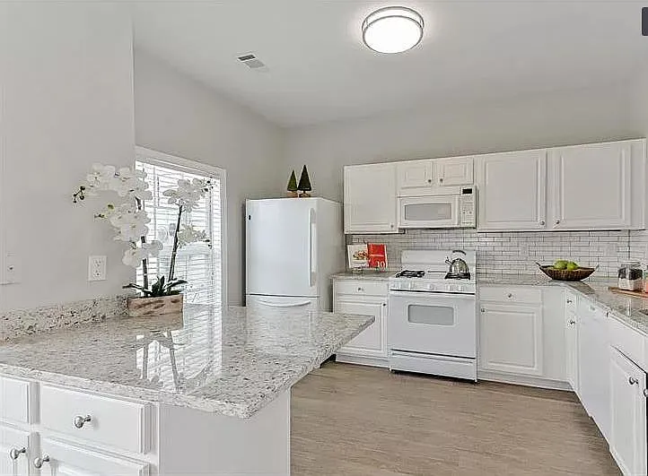 1064 Prestwyck Ct — Photo 7