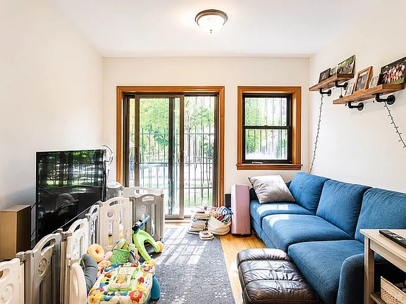 5th image of 138 W 70th St APT B