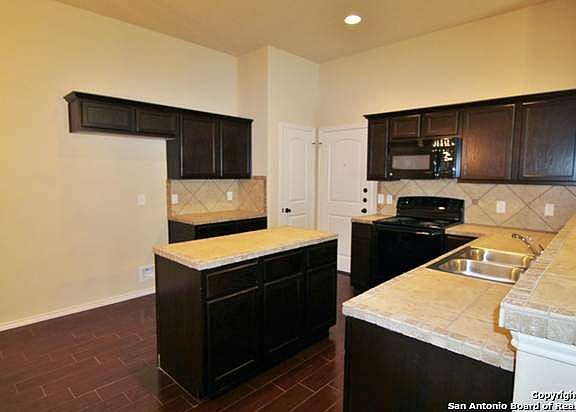 4th image of 680 Creekside Cir