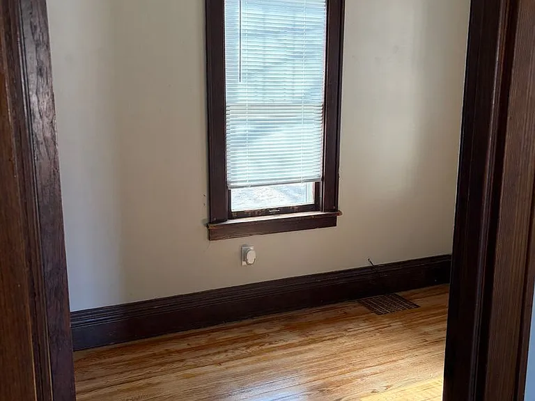 918 S 1st Ave — Photo 10