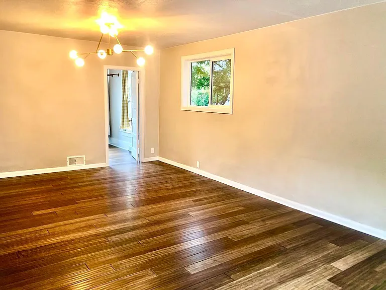 1213 E State St — Photo 3