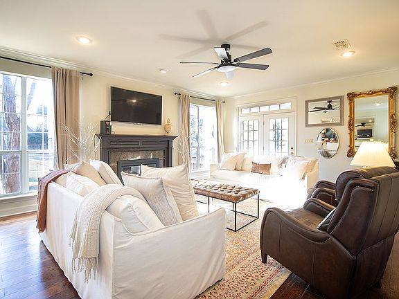 5th image of 3317 Williamsburg Cir