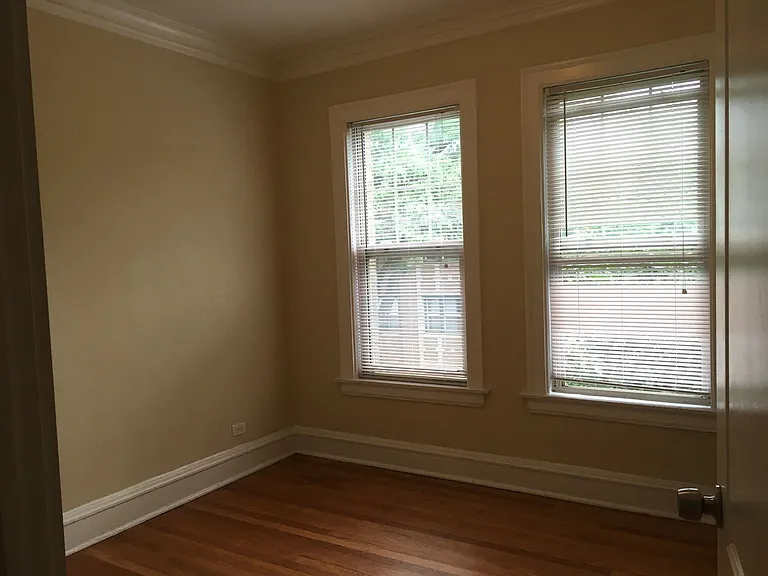 2337-43 W Rosemont Ave #6254-58 — Photo 7