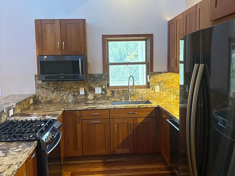 70 Moore Dr — Photo 5
