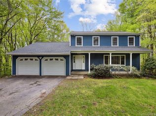 16 Devonshire Dr, Danbury, CT 06811
