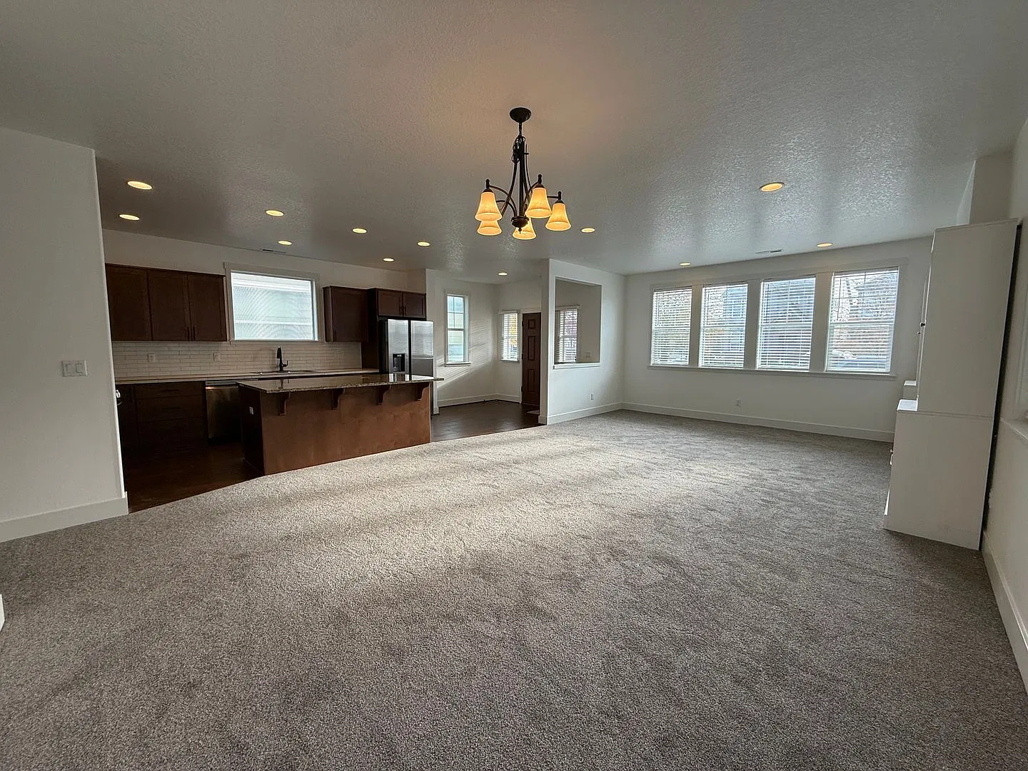 Cozy and Modern 4 Bedroom Single-Family Home for Rent! — Photo 3