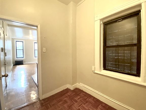 3rd image of 349 E 51st St APT 1RE