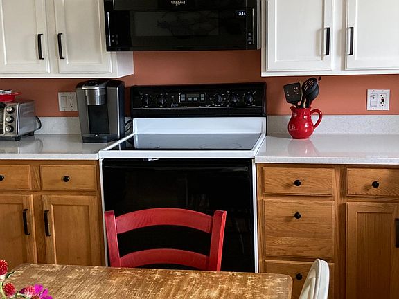 3rd image of 275 N End Blvd APT B12