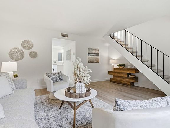3rd image of 163 Harbor Oaks Cir