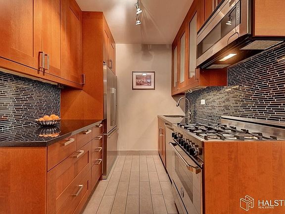 4th image of 560 3rd Ave #2G