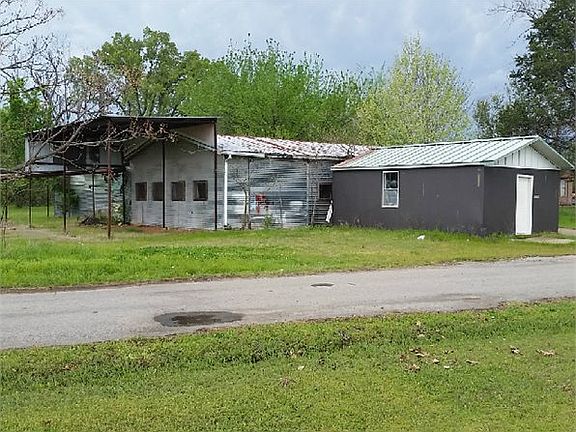 5th image of 304 SW E St