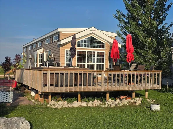 15 Lake St, Saint Laurent, MB R0C 2J0