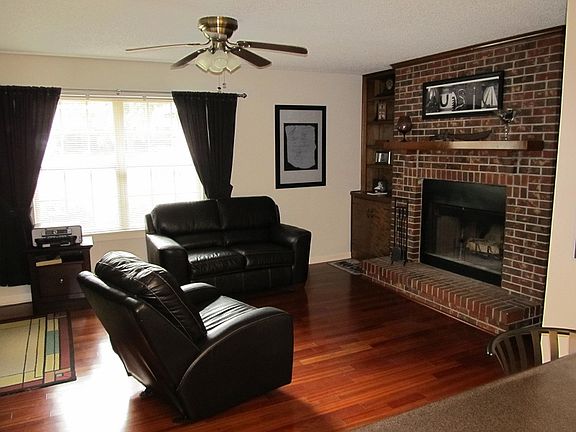 3rd image of 1464 Goodwood Ct