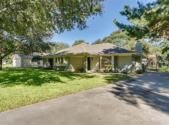3rd image of 305 Casas Del Sur St