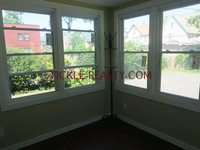 380 Oxford St — Photo 8