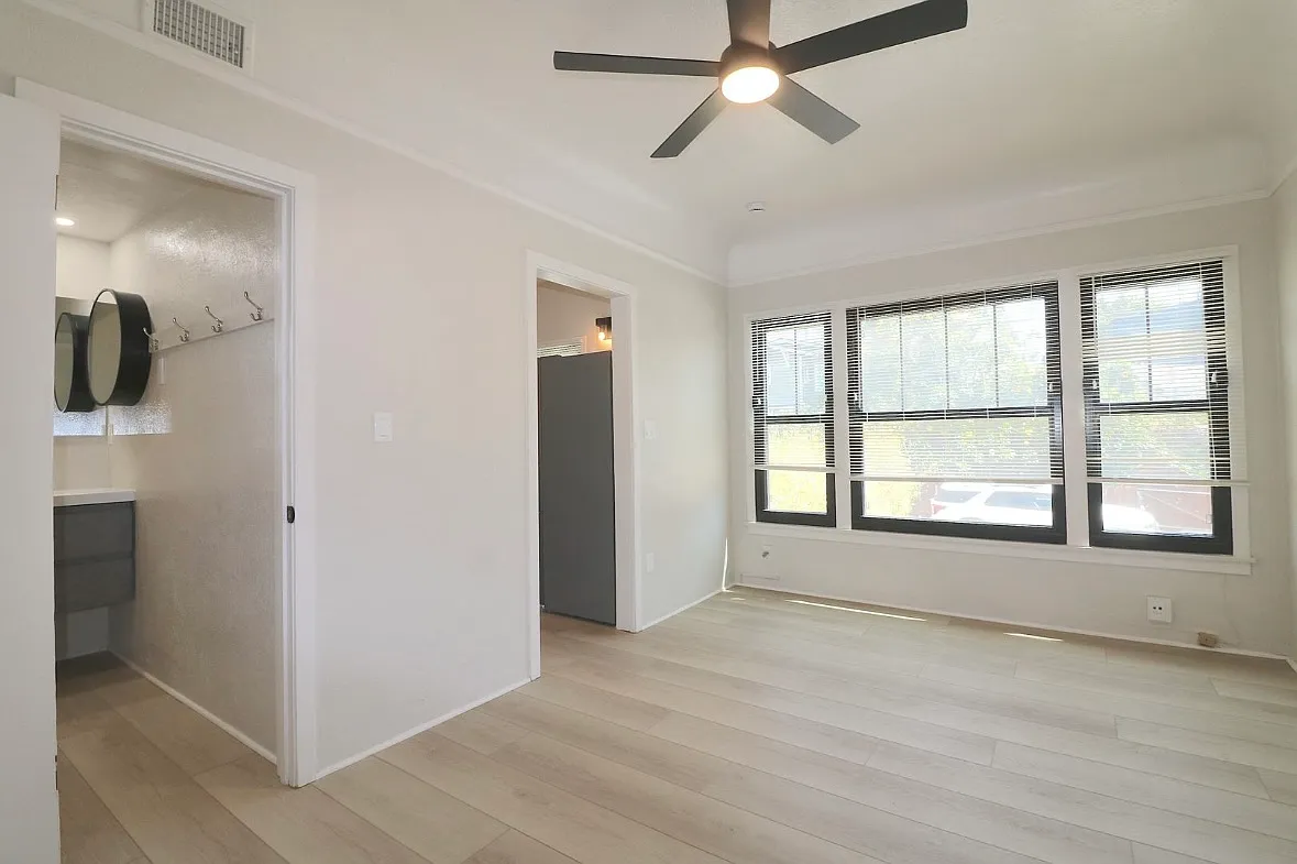 Studio, 350 sqft, $1,695 — Photo 3