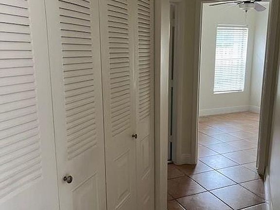 4th image of 1311 Seagrape Cir