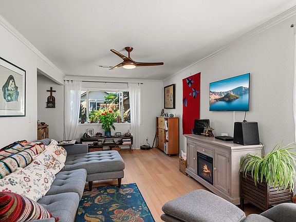 5th image of 426 Chestnut St
