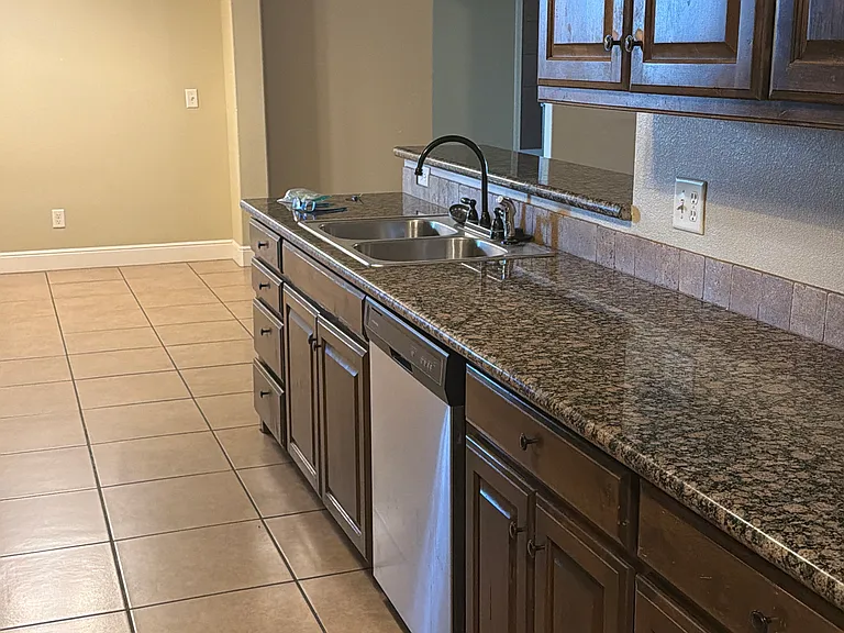 4523 Willow St — Photo 8