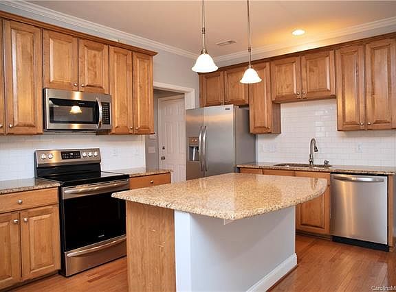 4th image of 3815 Laurel Berry Ln