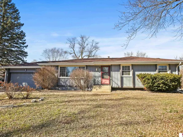 3204 Cottonwood Ln, Omaha, NE 68134