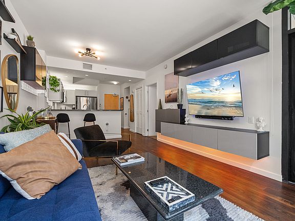 4th image of 350 11th Ave Unit 429